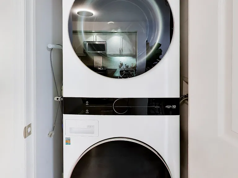 85 E Liberty St #720 — Photo 8
