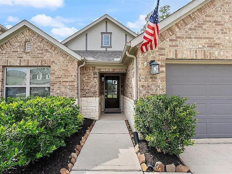18716 Laurel Hills Dr — Photo 2