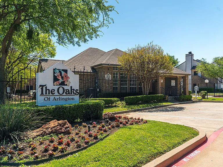 The Oaks of Arlington Sign