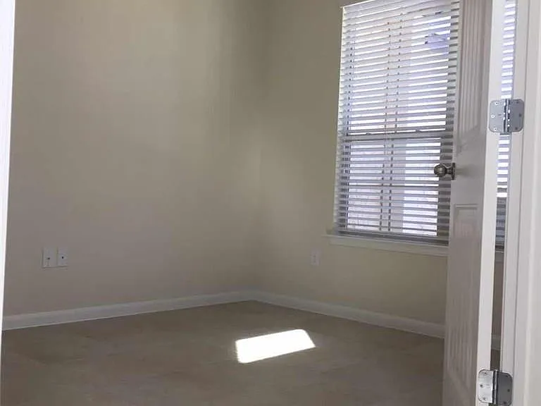 5708 Scenic Lake Dr — Photo 4