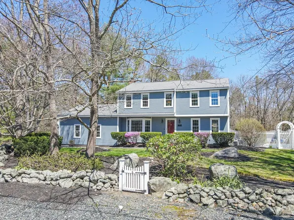 5 Anthony Rd, Hopedale, MA 01747