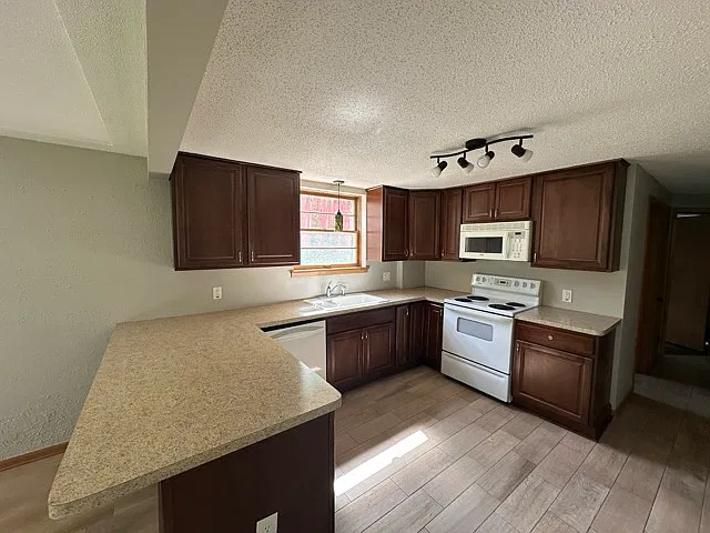 2179 Stewart - #1 — Photo 3