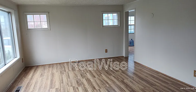 355 W Selmar Ct — Photo 5