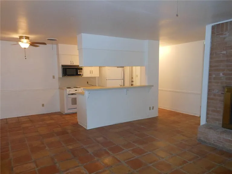 2308 Barton Skyway #B — Photo 7