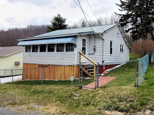 192 Nancy Ave, Quinwood, WV 25981
