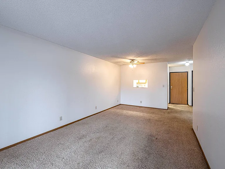 Cambridge Apartments — Photo 29