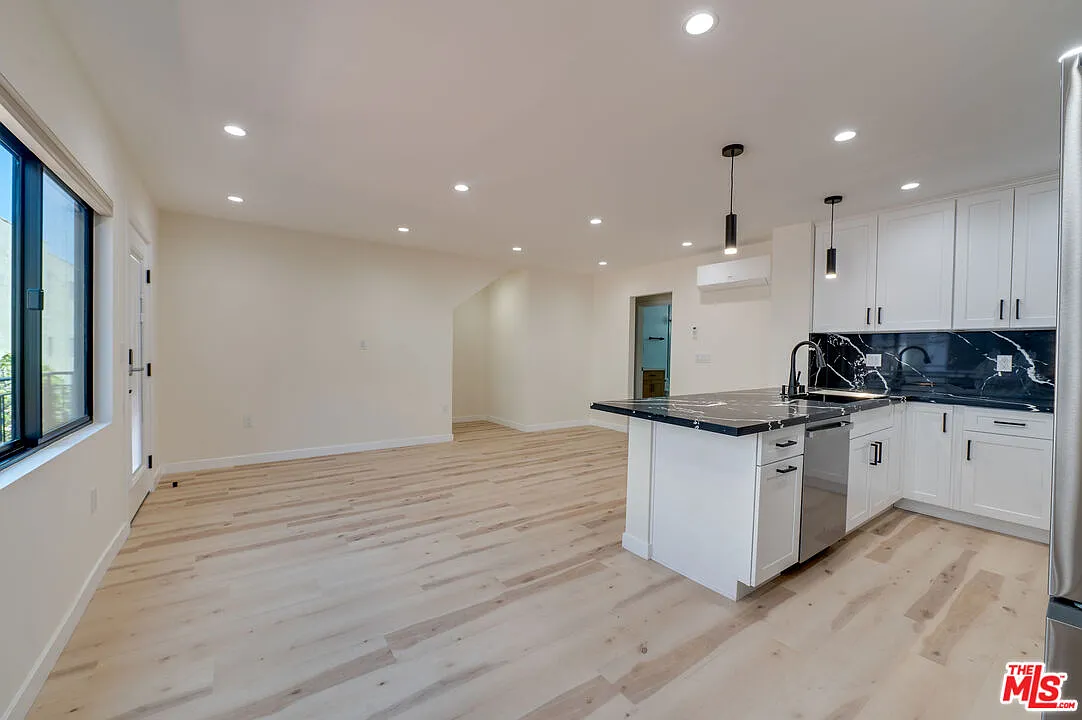 1 bed, 1.0 bath, 750 sqft, $3,450 — Photo 2