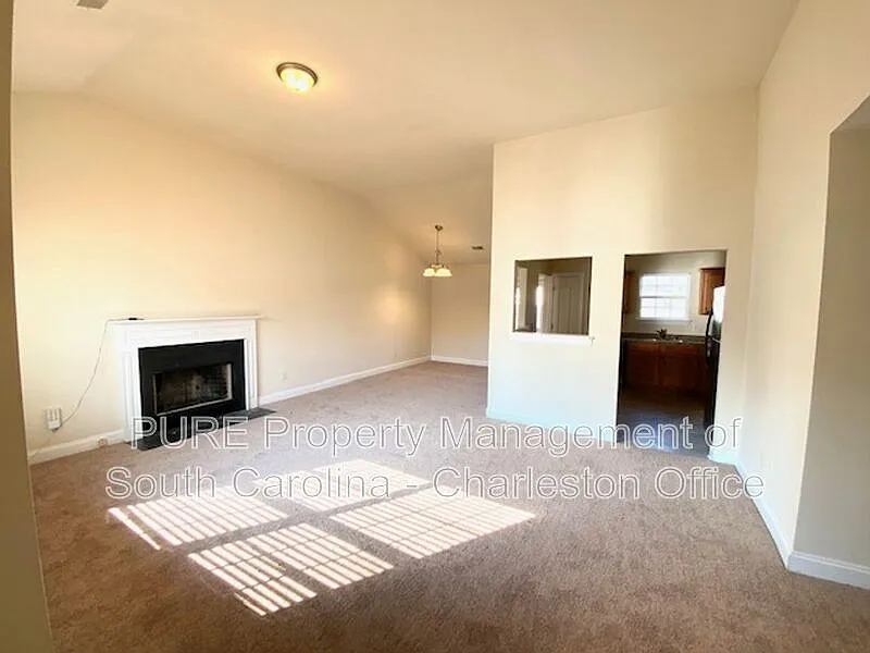 3 bed, 2.0 bath, 1287 sqft, $2,249 — Photo 4