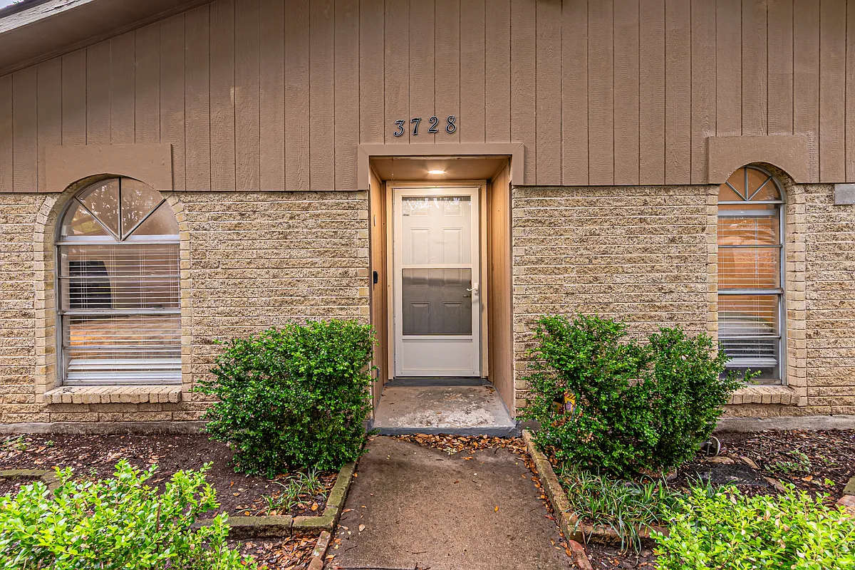 Building Photo - 3728 Yosemite Dr
