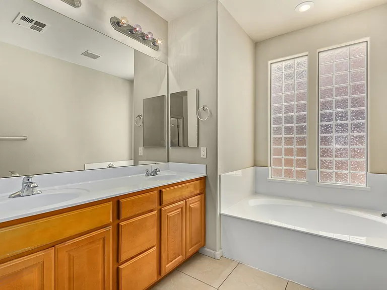13569 W Cypress St — Photo 15