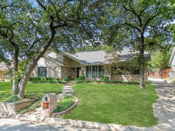 2706 Winding Oaks Dr, Arlington, TX 76016