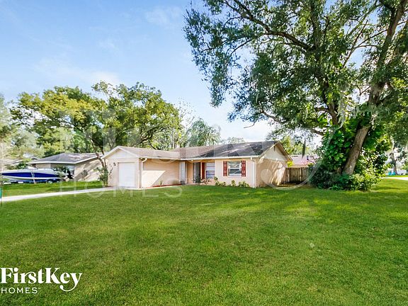 2nd image of 895 Willow Ln