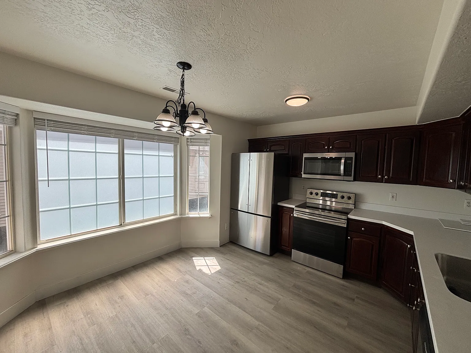 4 bed, 2.5 bath, 1561 sqft, $1,950 — Photo 4