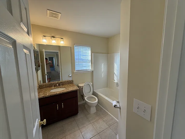 10822 Chamberlain Hall Ct — Photo 8