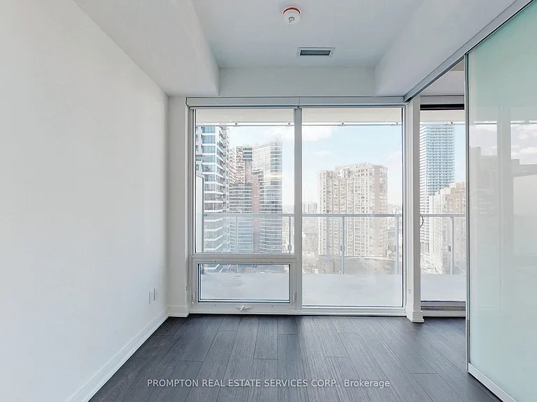 3 Gloucester St #1010 — Photo 11