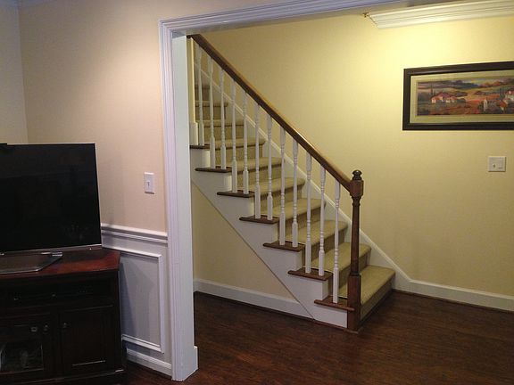 Foyer/Stairs