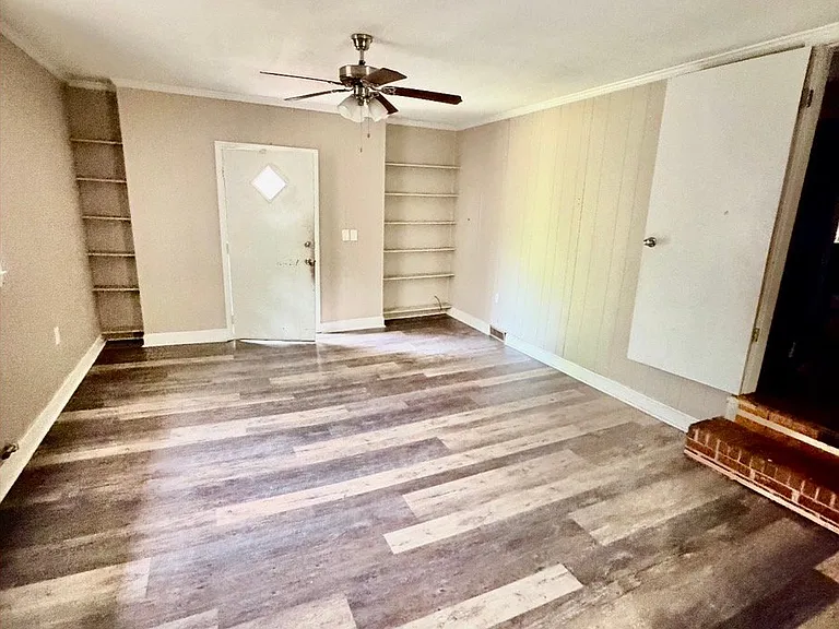 527 Englewood Dr — Photo 9