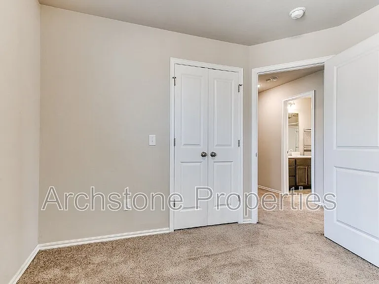 19704 Taggert Dr — Photo 15