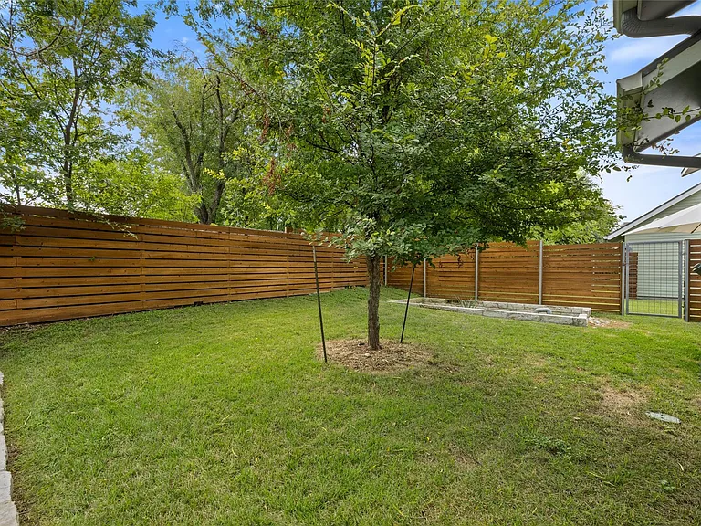 301 W Stassney Ln #12 — Photo 28