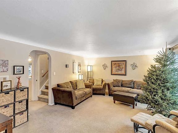 4th image of 1124 Redwood Dr