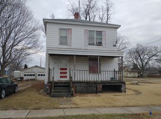 610 S Locust St, Delavan, IL 61734