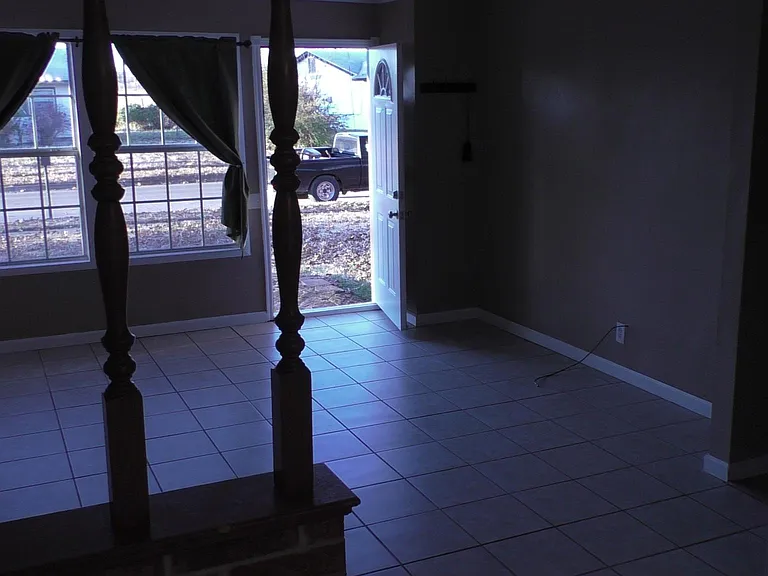 406 Larchmont Dr — Photo 12