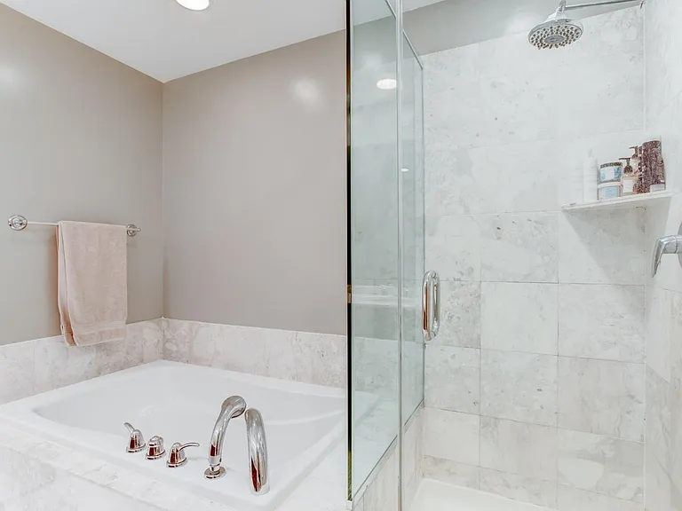 600 N Lake Shore Dr #3210 — Photo 14