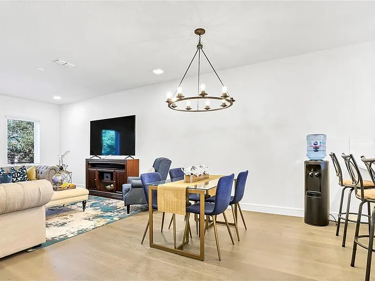 212 E Pineloch Ave — Photo 10