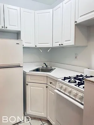 Rented by Bond New York | media 3