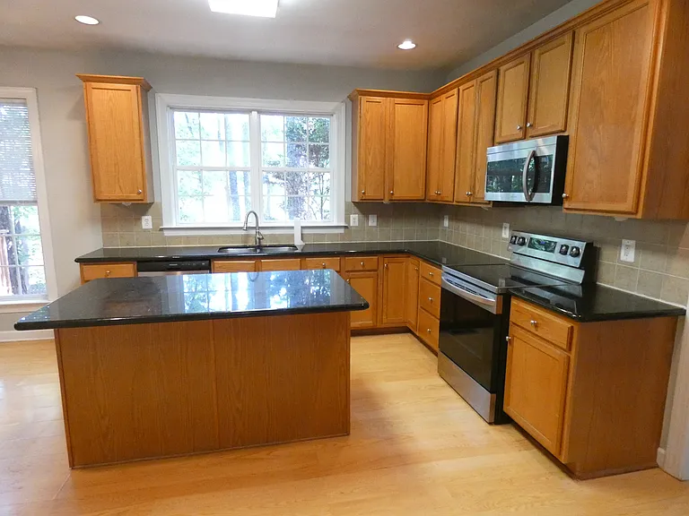 1203 Fairfax Woods Dr — Photo 8
