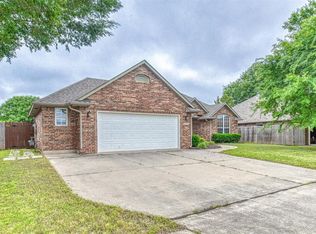 2340 Chadwick Dr, Norman, OK 73071
