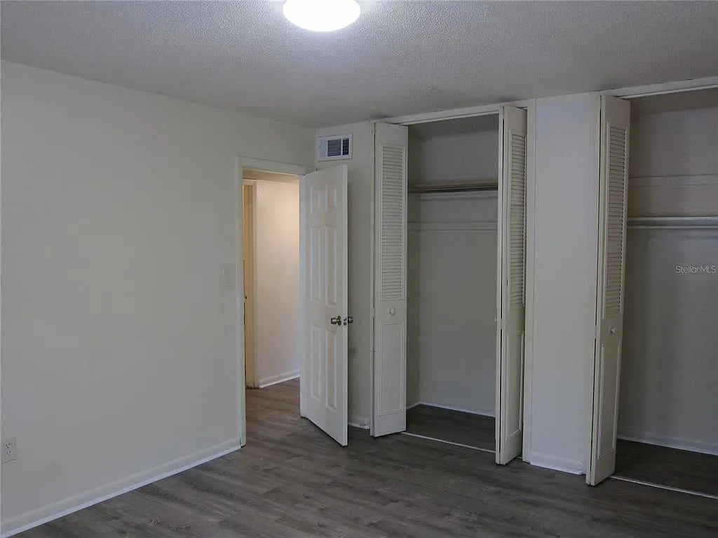 2 bed, 1.0 bath, 900 sqft, $1,050 — Photo 2
