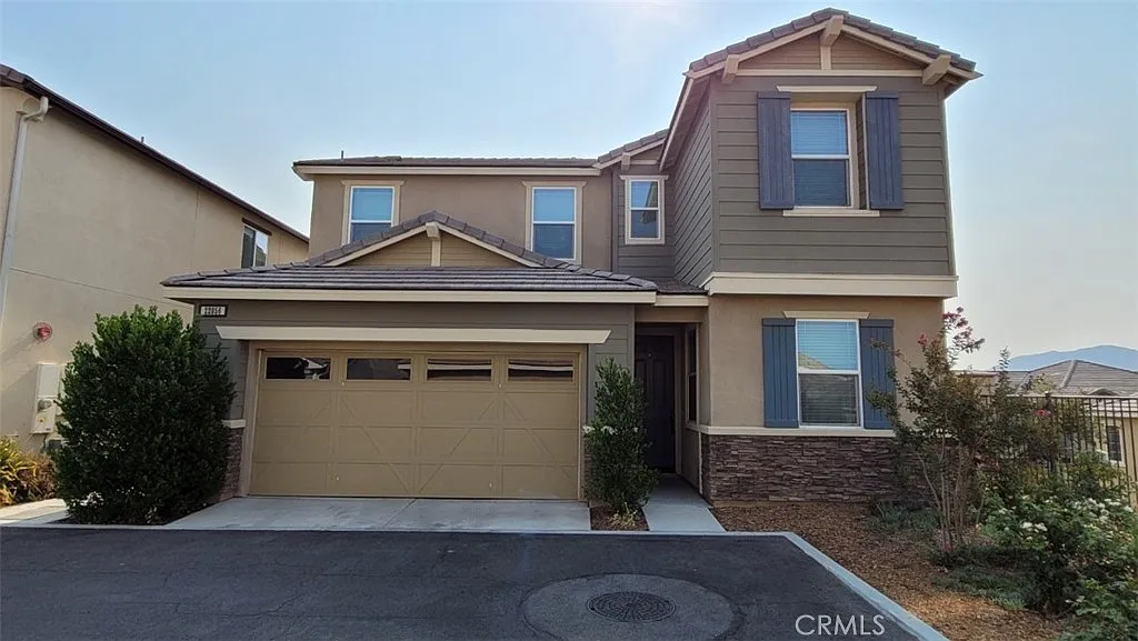 4 bed, 2132 sqft, $4,100 — Photo 1