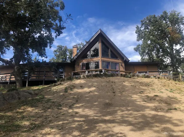 30141 Rollingoak Dr, Tehachapi, CA 93561