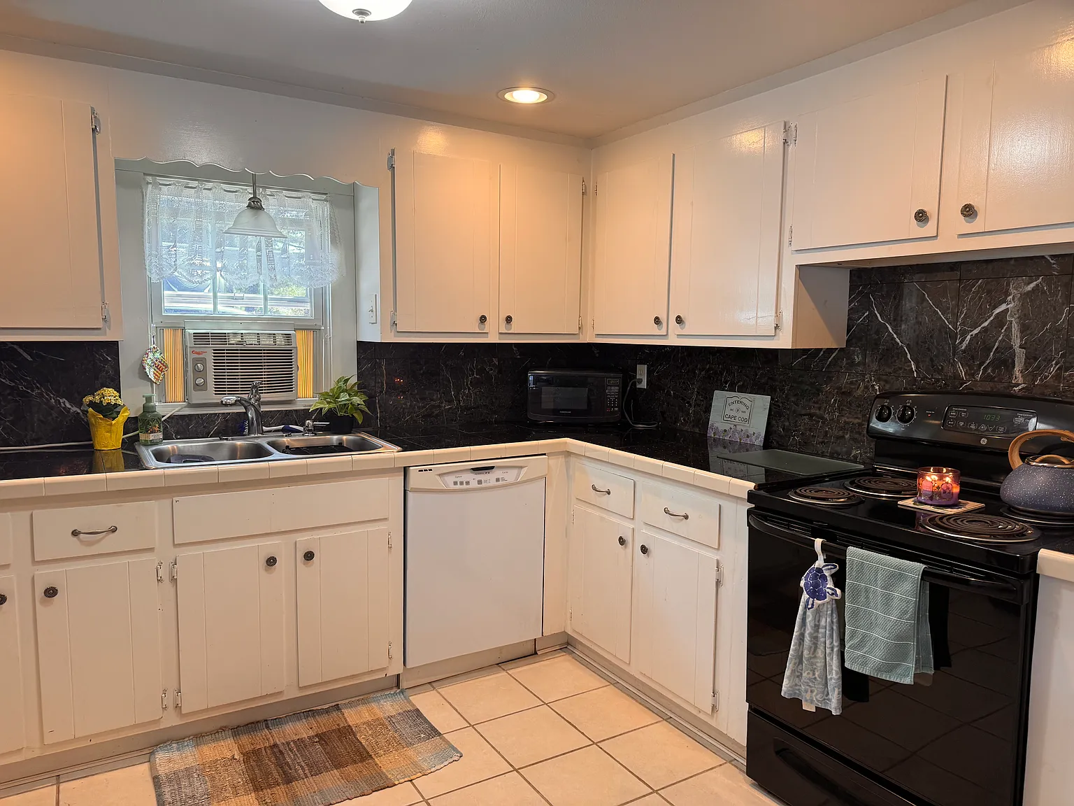 3 bed, 1.5 bath, 960 sqft, $2,400 — Photo 4