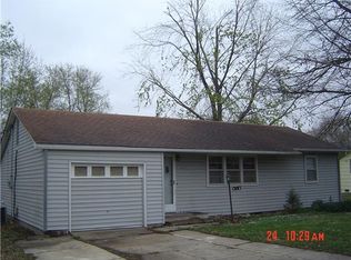 613 S Lindwood Ave, Ottawa, KS 66067