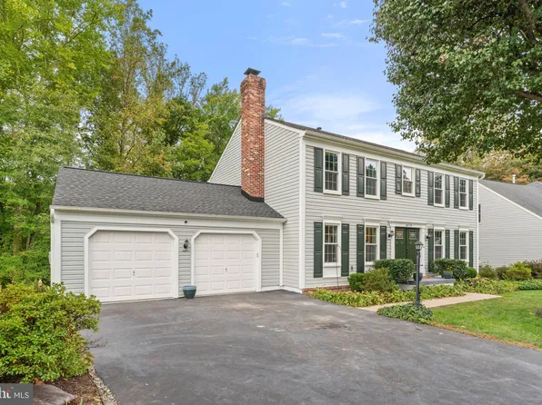 4979 Manor House Ct, Woodbridge, VA 22193