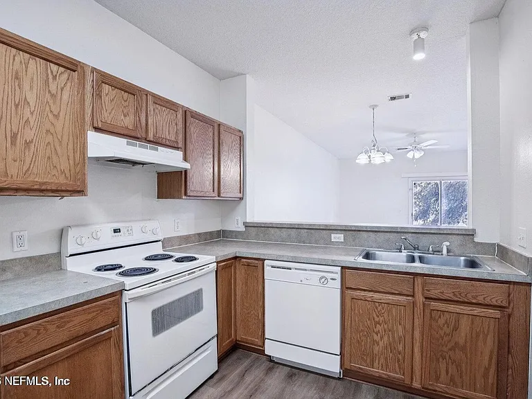 7818 Melvin Rd #7818 — Photo 12