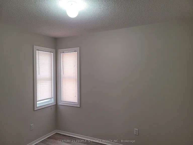 383 Jay Cres — Photo 13