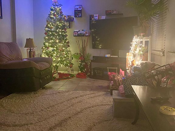 Living Room Picture 3