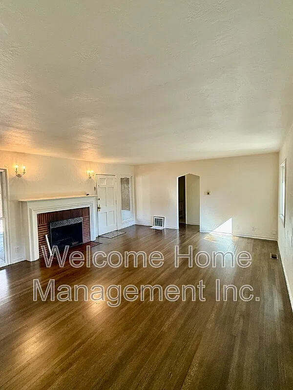 3 bed, 1.0 bath, 1206 sqft, $4,295 — Photo 4