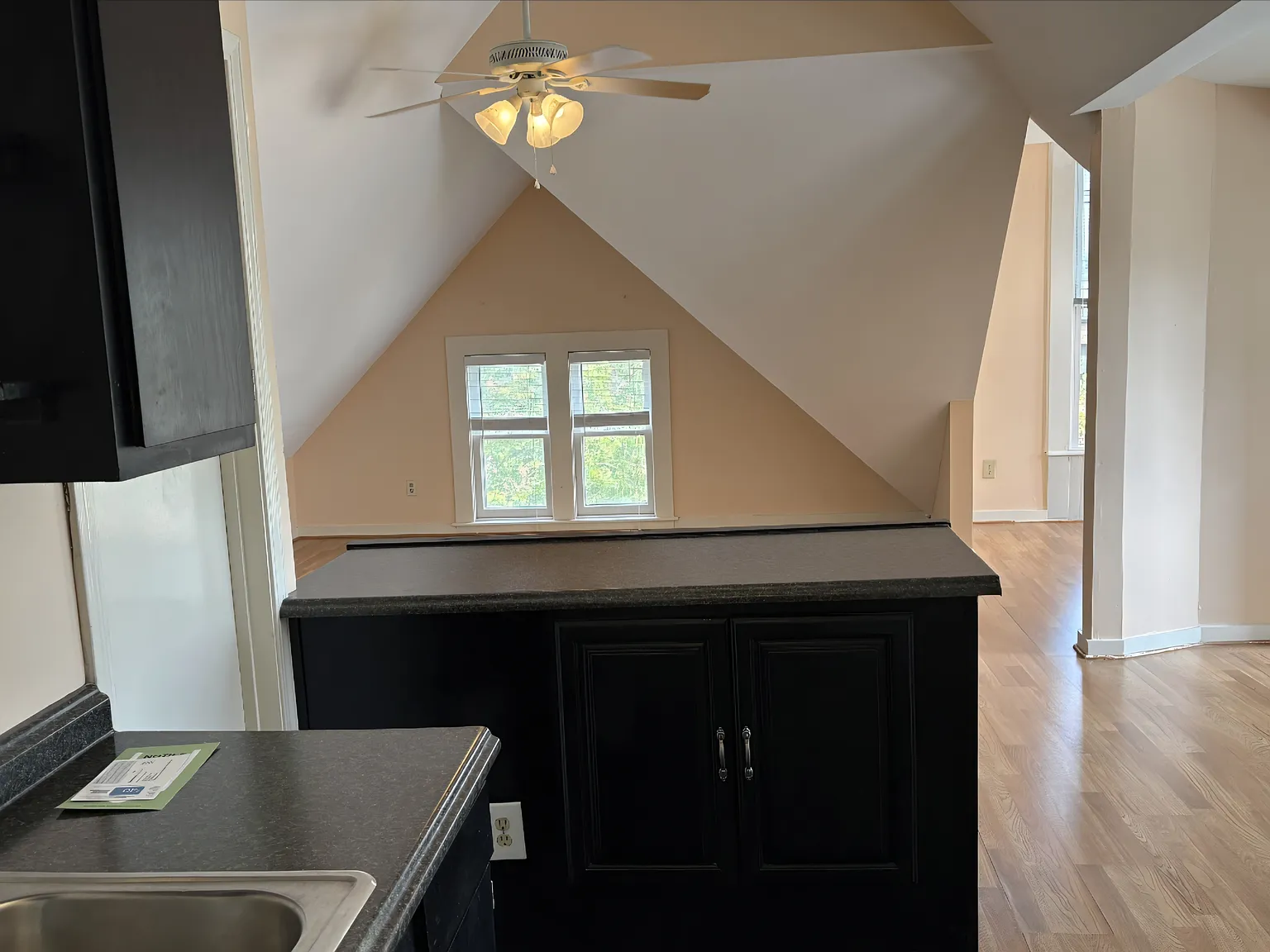 1 bed, 950 sqft, $1,200 — Photo 4