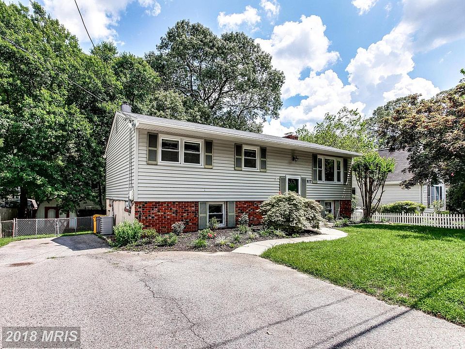 1st image of 617 Center Dr