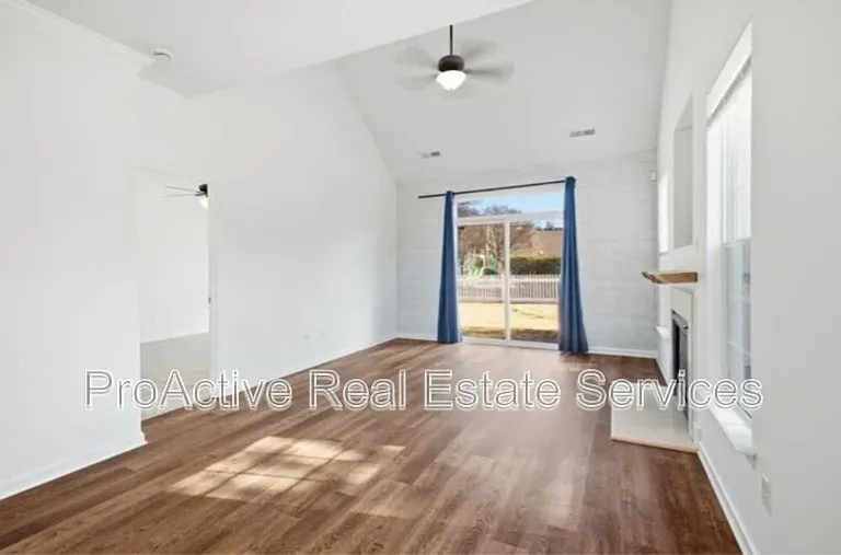 2021 Livingston St — Photo 14
