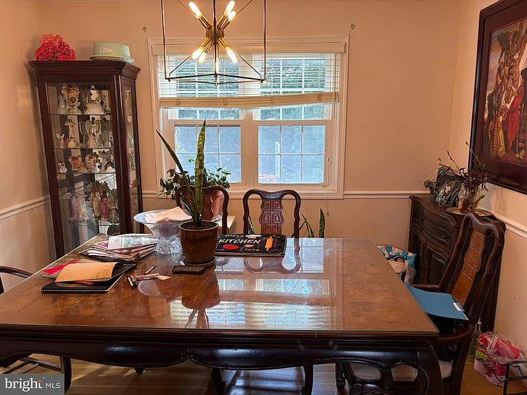 2303 Steuben Ave — Photo 10
