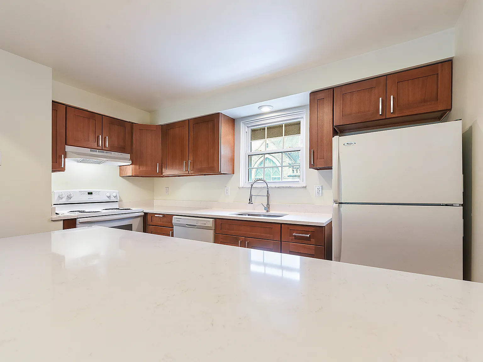 2 bed, 1.5 bath, 1369 sqft, $2,150 — Photo 2