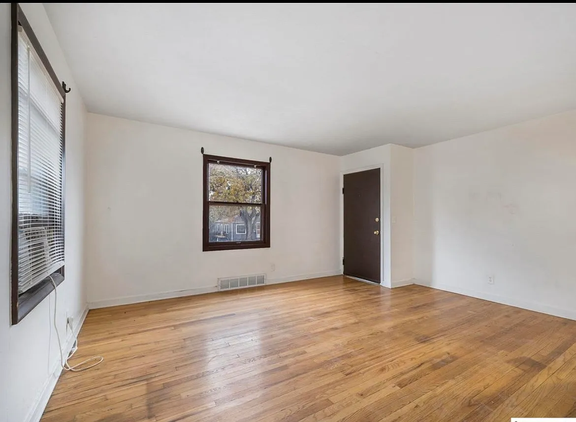2 bed, 900 sqft, $1,350 — Photo 3