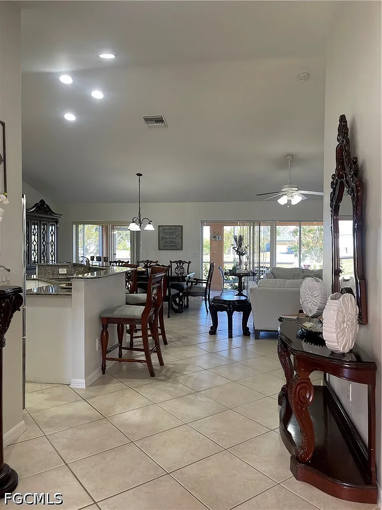 3 bed, 2.0 bath, 1693 sqft, $2,000 — Photo 4
