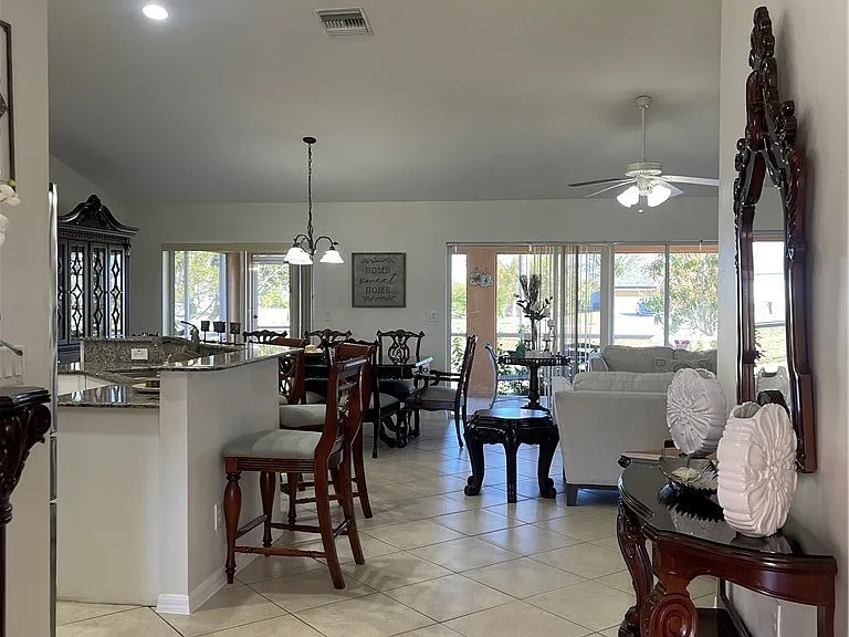 2721 NW 4th St — Photo 4