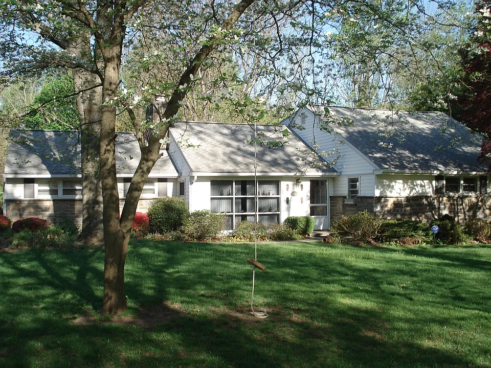 1120 Greentree Ln